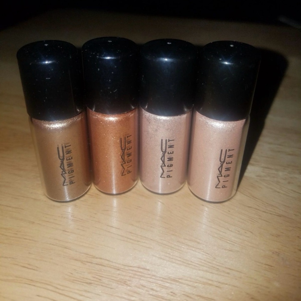 Mac pigment charms vials